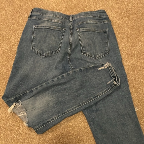 Size 8 - Old Navy Rockstar High Rise Skinny Jeans - Picture 3 of 3